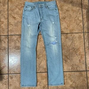 30x30 Levi’s 514 Light Wash Distressed Jeans